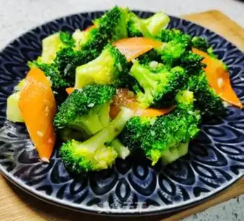 Make Garlic broccoli step 8