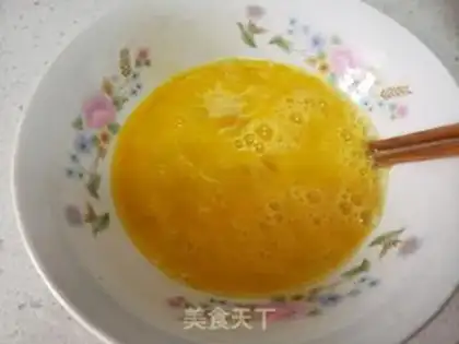Make Scrambled eggs step 1