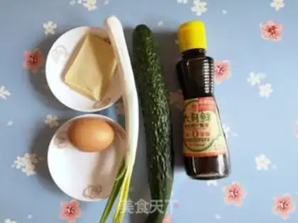 Make cucumber omelet soup step 0