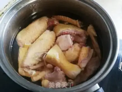 Make Worm and herbs and chicken soup step 1