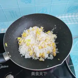Make Pighead shrimp fried rice step 3