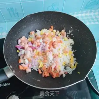 Make Pighead shrimp fried rice step 4