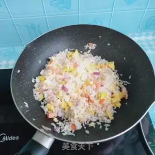 Make Pighead shrimp fried rice step 5