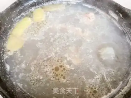 Make The salted meat is the bone soup step 0