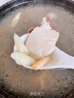 Make The salted meat is the bone soup step 4