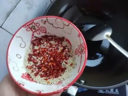 Make A spinach omelet fan step 3