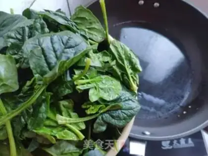 Make A spinach omelet fan step 8