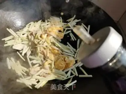 Make White mushroom eggs are fried step 6