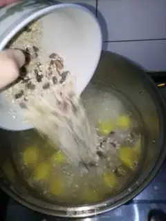 Make Yellow rice oatmeal step 1