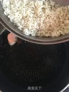 Make Floppy shrimp noodles step 5