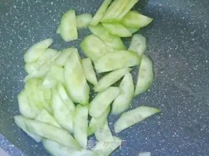 Make cucumber omelet soup step 4