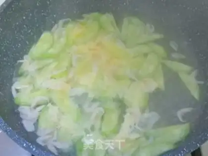 Make cucumber omelet soup step 8