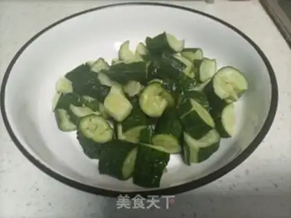 Make ♪ The guacamole ♪ step 2