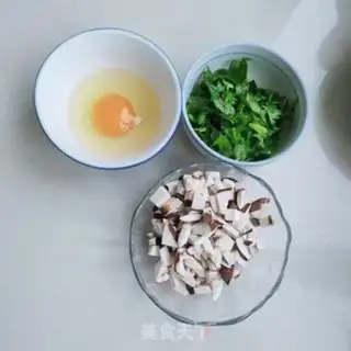 Make Celery-leaf mushroom tofu soup step 1