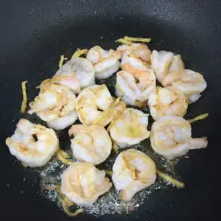 Make Cream pepper and shrimp step 4