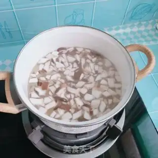Make Celery-leaf mushroom tofu soup step 4
