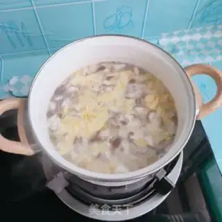 Make Celery-leaf mushroom tofu soup step 7
