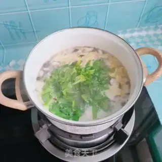 Make Celery-leaf mushroom tofu soup step 8