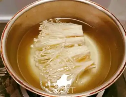 Make Golden mushrooms and bean rolls step 1
