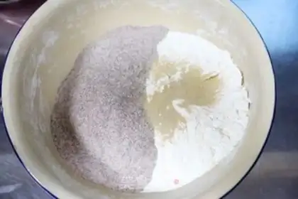 Make Black whole wheat pork carrot bun step 0