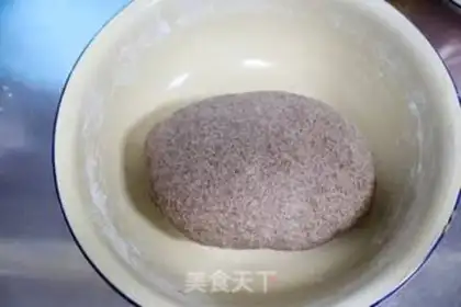 Make Black whole wheat pork carrot bun step 1