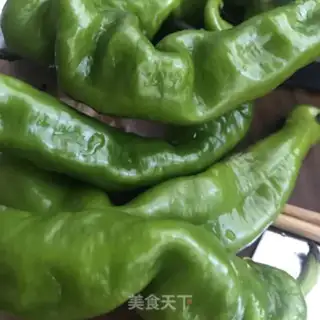 Make Sichuan pork with green pepper step 1