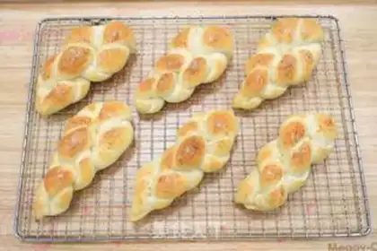 Make Two stale cheesebreads step 11