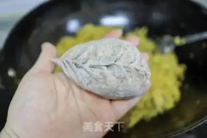 Make Black whole wheat pork carrot bun step 9