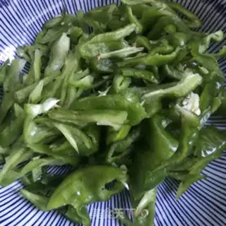 Make Sichuan pork with green pepper step 3