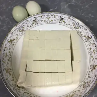 Make Eggs are fried tofu step 0