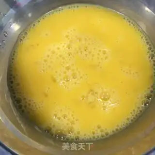 Make Eggs are fried tofu step 1