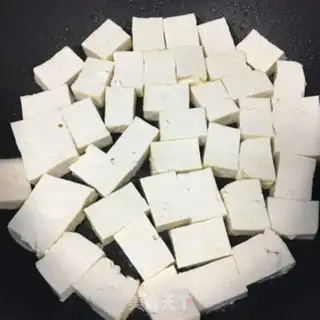 Make Eggs are fried tofu step 2