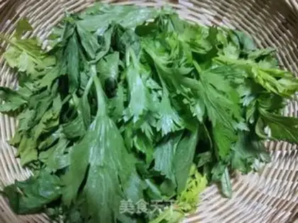 Make Sesame sauce, garlic, celery leaves step 0