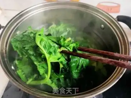 Make Sesame sauce, garlic, celery leaves step 2