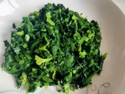 Make Sesame sauce, garlic, celery leaves step 4