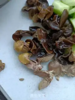 Make Cucumber with soybean skin step 5