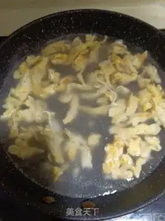 Make Eggs and gold noodles step 2