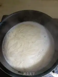 Make Eggs and gold noodles step 3