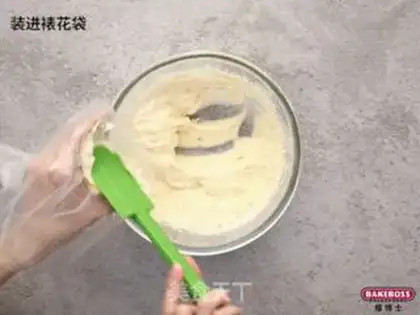 Make Mini heart cake step 2