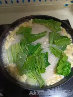 Make Eggs and gold noodles step 5