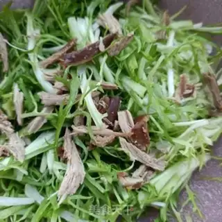 Make A quail with a chrysanthemum step 4