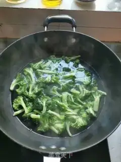 Make Orchid fried intestines step 1
