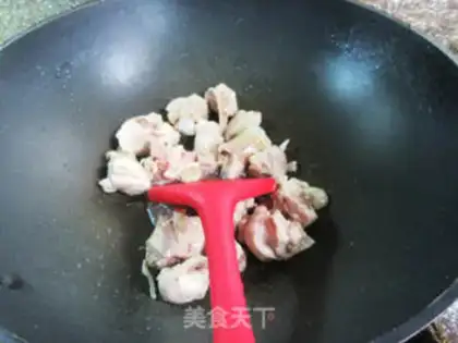 Make Yellow chicken round clams step 1