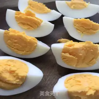 Make Garlic sauce and eggs step 7
