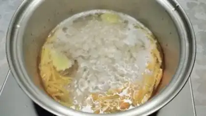 Make Spinach meatball cat ear soup step 5