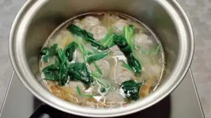 Make Spinach meatball cat ear soup step 6