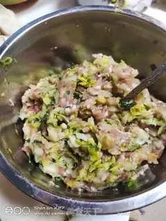 Make Celery meat dumplings step 2