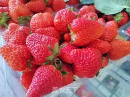 Make Strawberry shakes step 0