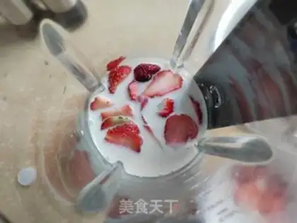 Make Strawberry shakes step 1