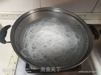 Make Bean sprouts of rice step 1